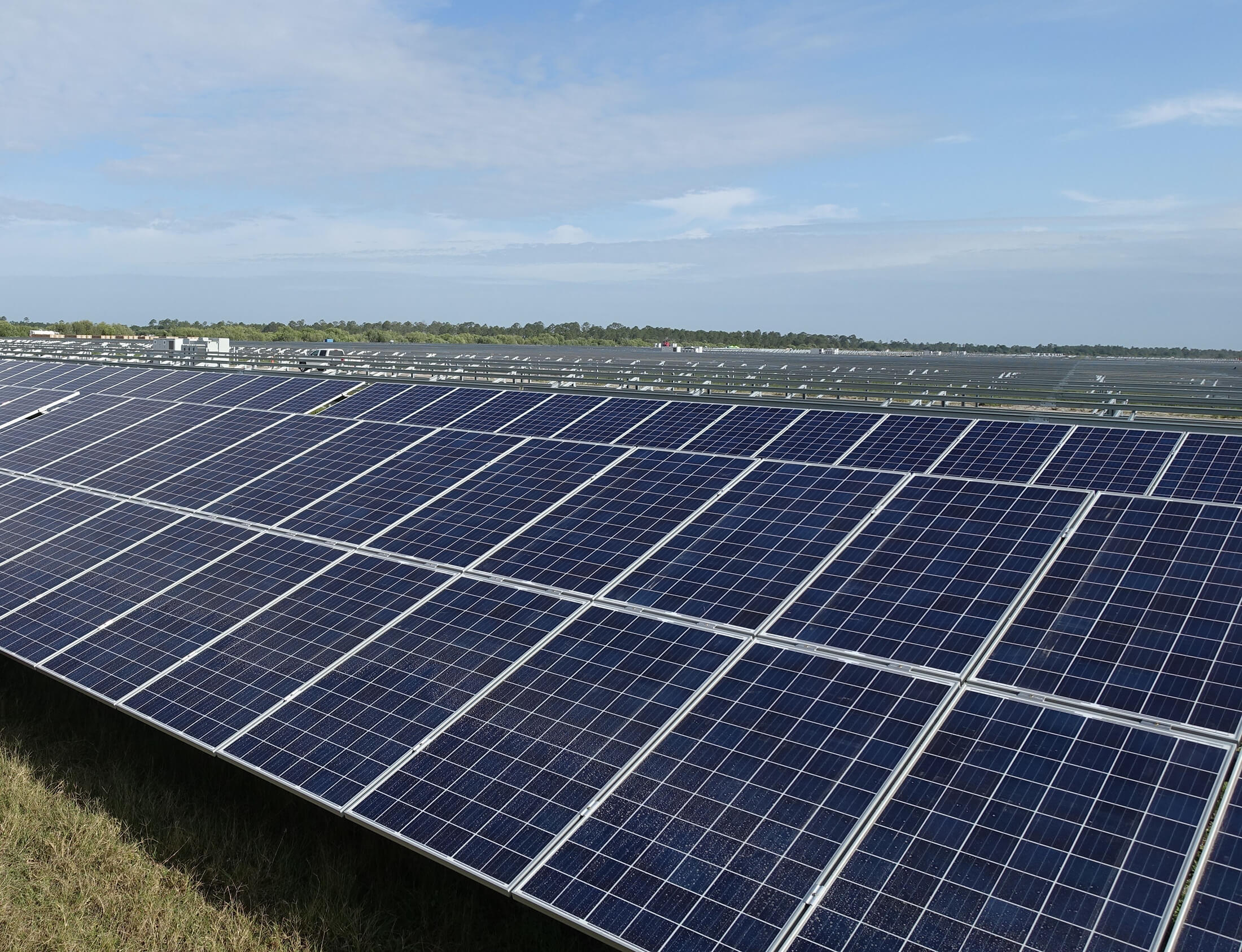 کاهش آلاینده‌های زیست محیطی با بهره برداری نیروگاه برق خورشیدی