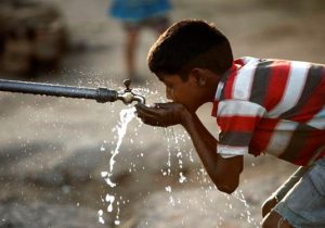 دسترسی ۵۰۰ خانواده در منطقه محروم قلعه گنج به آب شرب سالم