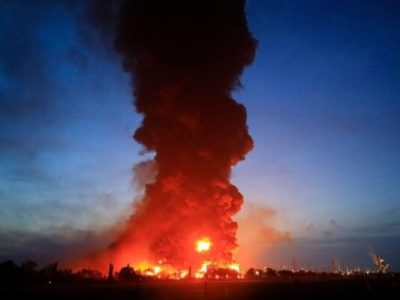 آتش سوزی گسترده در یکی از پالایشگاه های آمریکا