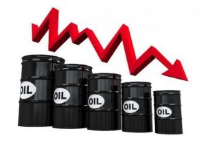 کاهش قیمت نفت در پی تعطیلی پالایشگاه‌های آمریکا