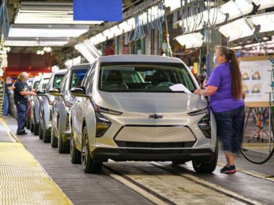 بایدن: خودروسازان ۴۰درصد از تولید خود را برقی کنند