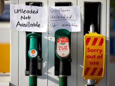 صف طولانی بنزین و سهمیه بندی سوخت در انگلیس