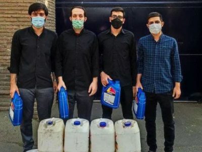 اهدای نمادین گالن‌های بنزین به سفارت انگلیس در تهران