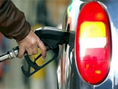 ثبت مصرف بی‌سابقه روزانه ۱۱۱ میلیون لیتر بنزین در دی‌ماه ۱۴۰۱/ توزیع بنزین سوپر در مراکز استان‌ها
