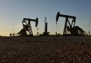بهای نفت خام در بازار جهانی در ۱۷ آذر ۱۴۰۰