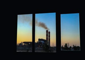 با قطع سهمیه گاز، نیروگاه توس دوباره مازوت می‌سوزاند | دود سرمای غرب در ریه مشهد
