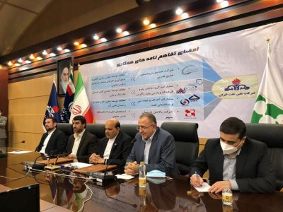 شرکت ملی نفت ایران با هشت هلدینگ پتروشیمی کشور تفاهمنامه ای به ارزش حدود ۳ میلیارد دلار امضا کرد