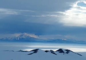 نفوذ میکروپلاستیک‌ها در برف‌های تازه قطب جنوب