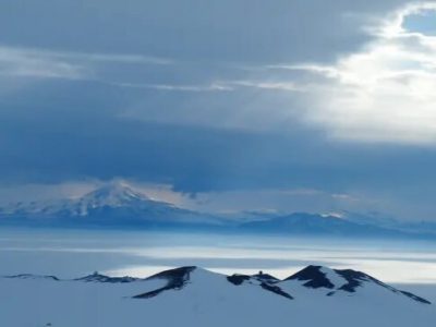 نفوذ میکروپلاستیک‌ها در برف‌های تازه قطب جنوب