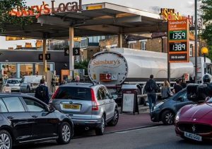 قیمت بنزین و گازوئیل در انگلیس رکورد زد