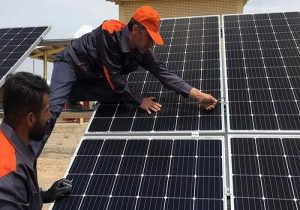آغاز عملیات احداث 4000 نیروگاه خورشیدی همزمان با سفر رئیس جمهور به یزد