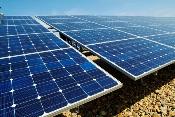 ضرورت نصب ۵۷ مگاوات نیروگاه خورشیدی در صنایع تهران تا ۱۴۰۶