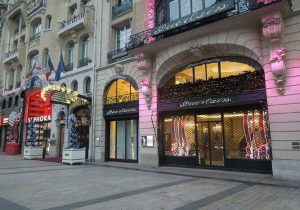 فروشگاه‌هایی که درهای خود را در فرانسه نبندند جریمه می‌شوند