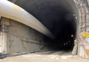آغاز عملیات ترمیم تونل کانی‌سیب/ وزیر نیرو دستور تکمیل تونل را صادر کرد