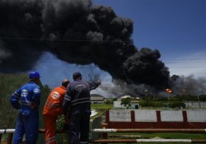 اعزام متخصصان ایرانی برای خاموش کردن آتش مخازن نفتی کوبا