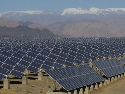 تحویل 8 ساختگاه احداث نیروگاه خورشیدی در یزد به سرمایه‌گذاران