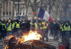 سرایت آتش اعتراضات مردمی فرانسه به کل اروپا/‌ بحران انرژی غرب نتیجه سرسپردگی سران اروپا به آمریکا