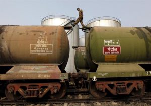 افزایش ۵۲ درصدی واردات نفت هند از آغاز بهار