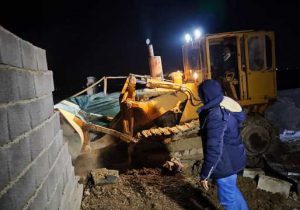 تخریب چندین ویلای غیرمجاز حریم رودخانه‌ در اصفهان