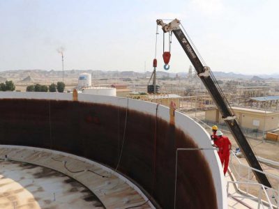 نصب نشت‌بندهای سقف شناور مخازن نفت‌خام در منطقه عملیاتی قشم
