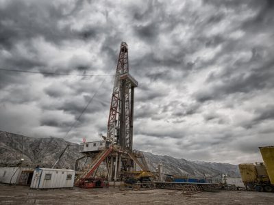 حفر و تکمیل ۴۲ حلقه چاه توسعه‌ای – تعمیری نفت و گاز