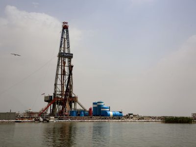 مجوز مجلس به وزارت نفت برای امضای قرارداد مشارکت در تولید میدان‌های مشترک