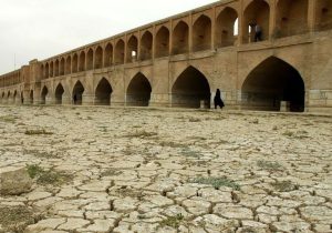 عضو شورای شهر: انتقال آب از دریای عمان به اصفهان سبب احیای زاینده‌رود نمی‌شود