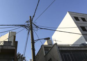 انشعابات غیرمجاز برق در تجریش و دربند تهران جمع‌آوری شد