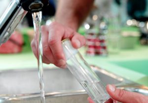 710 آزمایشگاه كیفیت آب شرب كشور را كنترل می‌كند